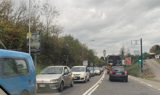 Code anche in viale Borri a Castellanza in direzione A8 (Foto Redazione)