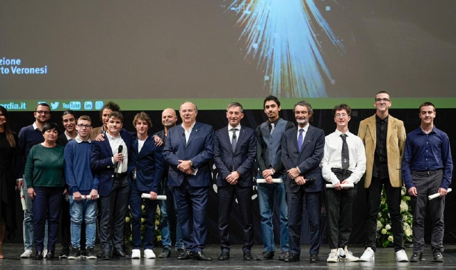 La premiazione degli studenti dell’Isis Facchinetti di Castellanza (foto redazione)