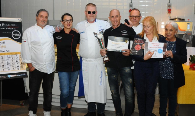 Il titolare Fortunato Costantino e il suo team (foto redazione)
