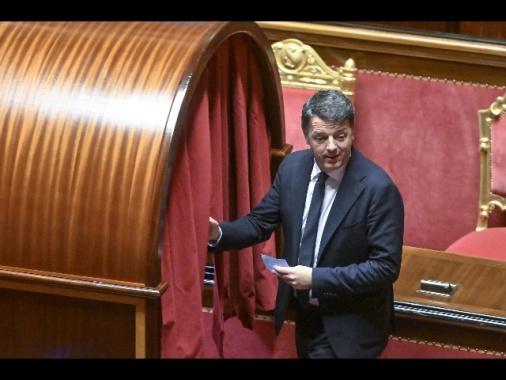 Renzi da governo show crudele e inutile su migranti