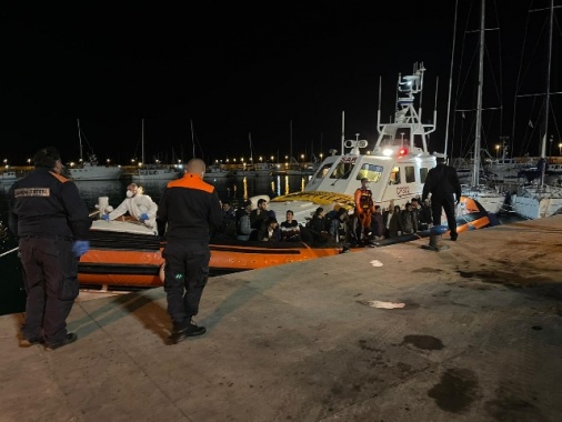 Migranti: ancora uno sbarco nella Locride, arrivati in 60