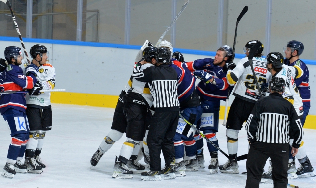 Mastini, vittoria e scazzottate