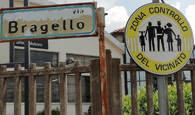 Un cartello che a Vedano Olona segnalala presenza di gruppidel Controllodi vicinato