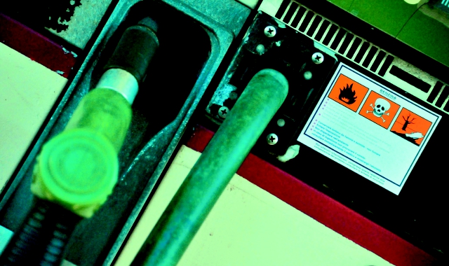 Distributore di benzina (foto archivio)