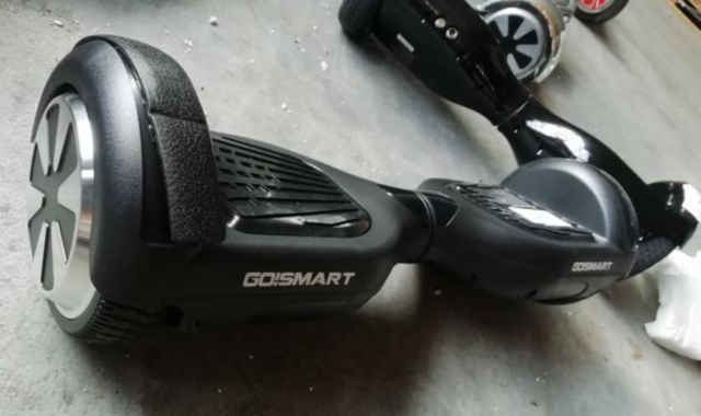 Uno degli oltre 60 hoverboard pronto per essere messo all’asta la prossima settimana (foto Redazione)