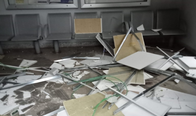 Castronno, stazione devastata dai vandali