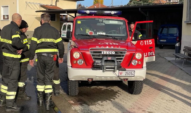 Presentano stamane a Tradate il progetto per dotare i vigili del fuoco di un nuovo mezzo (foto Blitz)