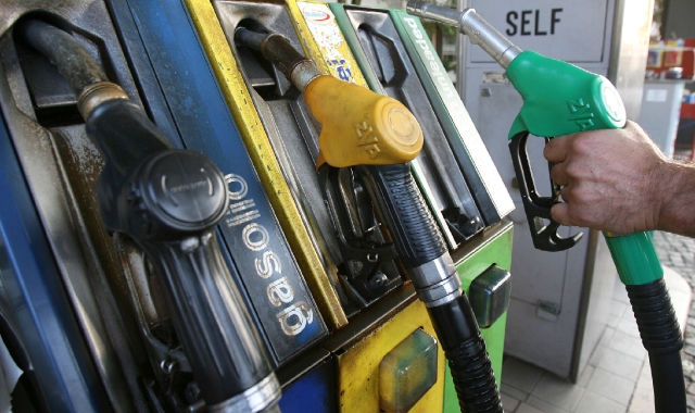 Benzina: prezzi in calo anche nel Varesotto