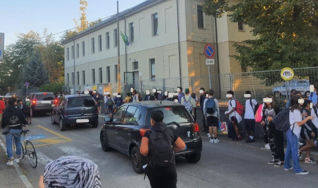 Via Tommaseo nell’ora di affollamento degli studenti