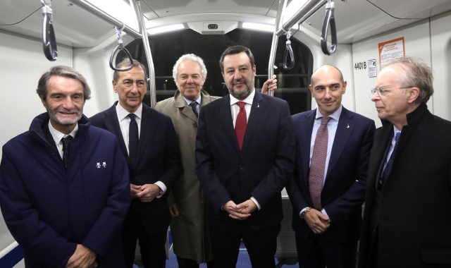 Attilio Fontana, Beppe Sala, Pietro Salini, il ministro Matteo Salvini, Alessandro Morelli e il prefetto Renato Saccone al viaggio inaugurale della M4 (Ansa)