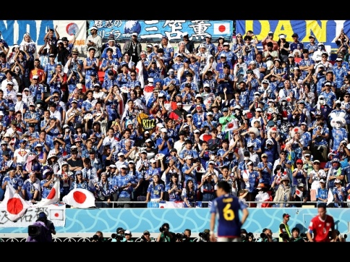 La tv cinese taglia immagini tifosi senza mascherine ai Mondiali