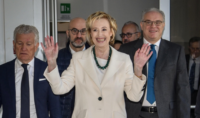 L’arrivo di Letizia Moratti al Palazzo delle Stelline (Ansa)