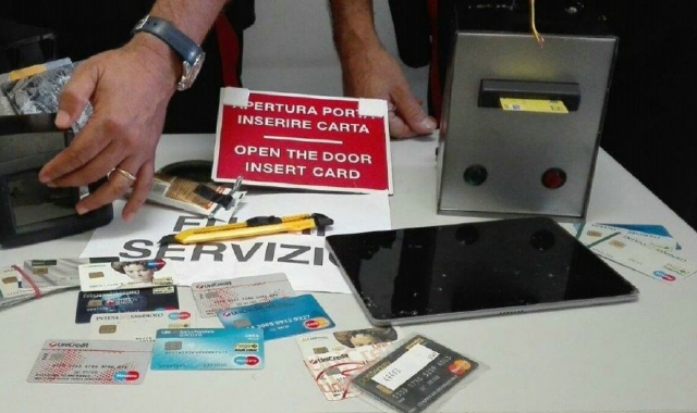 Attenzione alla clonazione della carta credito (foto Archivio)