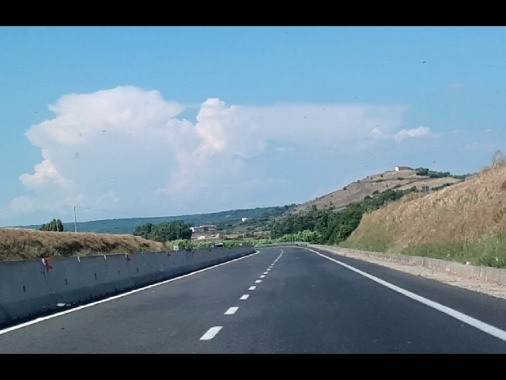 Rapina con sparatoria a furgone portavalori in Sardegna