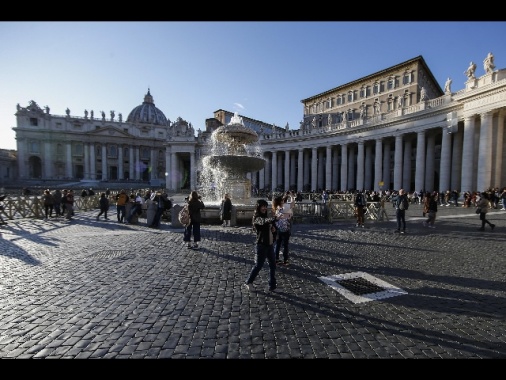 Sito Vaticano offline, 'attività anomala continua'