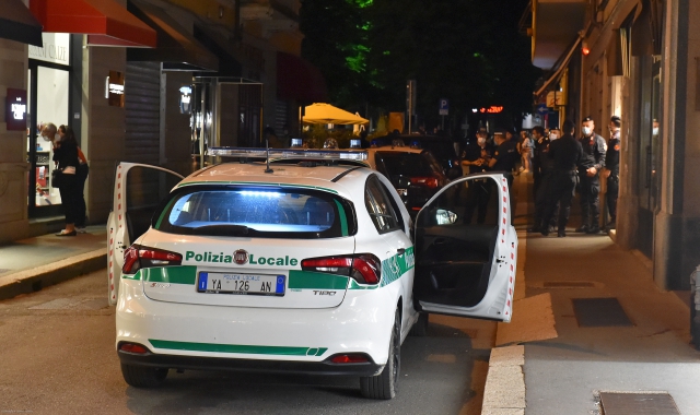 Una pattuglia della polizia locale di Legnano