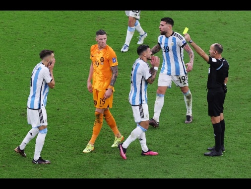 Mondiali: Fifa sospende arbitro Lahoz dal torneo