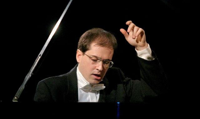 Il pianista Roberto Plano (foto archivio)