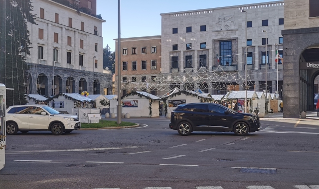 La proposta di FareAmbiente è liberare piazza Monte Grappa dalle auto nei weekend  