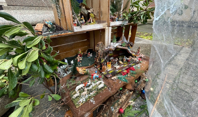 Il Presepe danneggiato a Saronno (foto Ghiotto - Blitz)