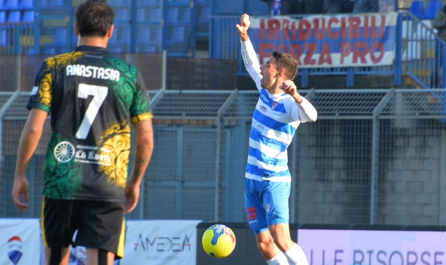 L’esultanza di Andrea Boffelli dopo il gol dell’1-0 (foto Domenico Ghiotto - Blitz)