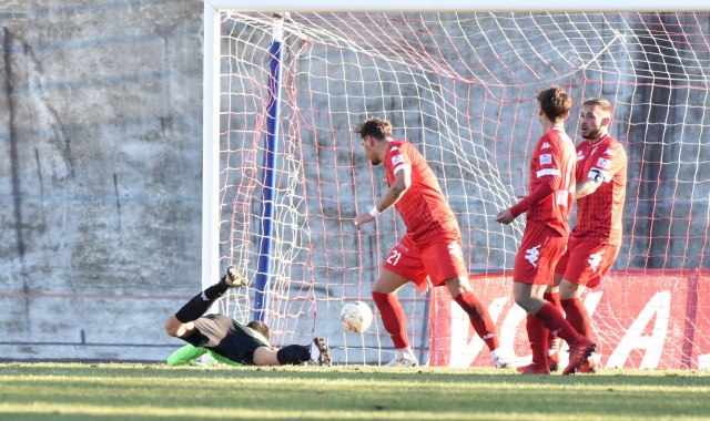 Il gol del Franciacorta a Varese (foto Stefano Benvegnù - Blitz)