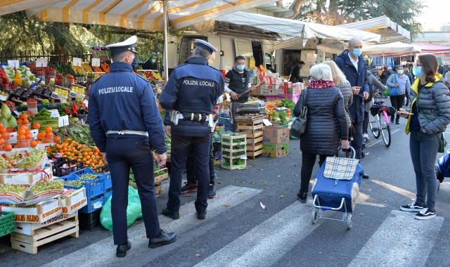Saronno, tre borseggi in una mattina