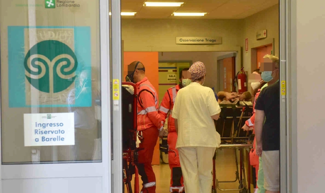 La donna è stata trasportato al Pronto soccorso dell’ospedale di Circolo di Varese (foto Archivio)