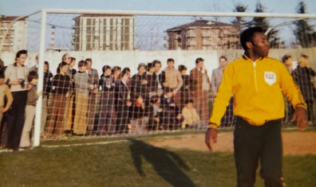 L’esibizione di Pelé a Busto Arsizio il 12 aprile 1975 (foto Francesco Daniele)