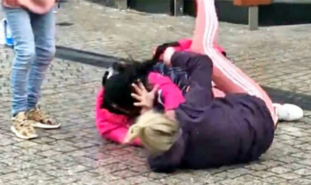 Rissa fra due donne (foto Redazione)