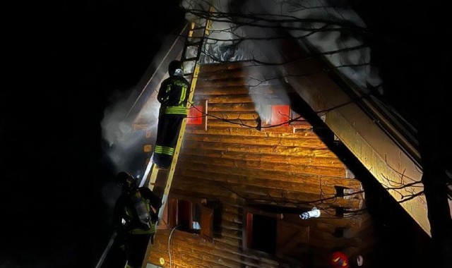 Baita in fiamme, notte di paura all’Alpe Devero