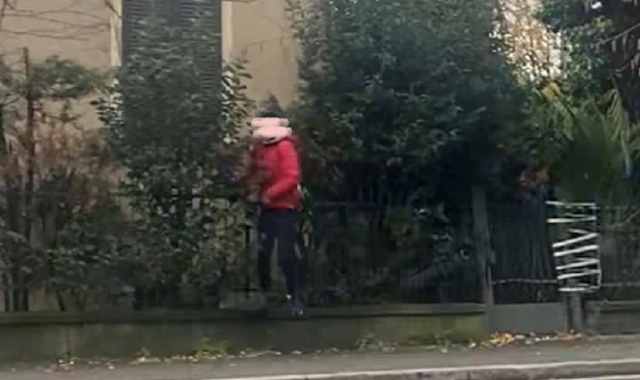 Varese, il viavai dalla villetta abbandonata di via Giulini
