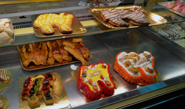 I cammelli sono pronti per essere mangiati all’Epifania (Foto Archivio)