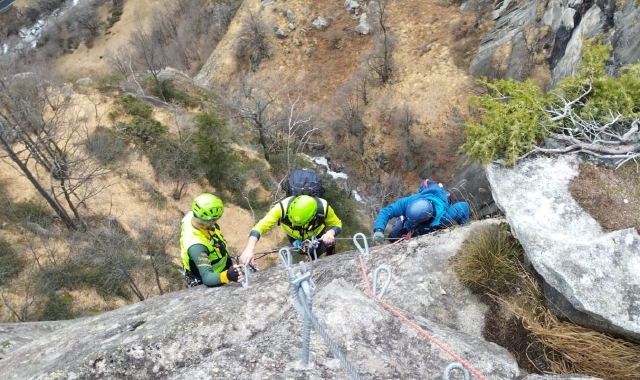 L’intervento del soccorso alpino sulla via ferrata