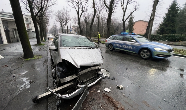 Viale Boccaccio a Busto dopo lo schianto all’alba di ieri