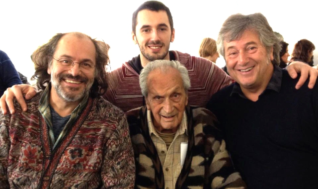 Vittorio Missoni, a destra, con il papà Ottavio, il fratello Luca e Ottavio junior