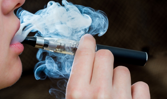 Varese, baby svapatori: il fenomeno delle e-cig