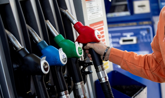 Sale ancora il prezzo della benzina e si muove la magistratura