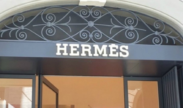 Busto Garolfo, Hermés cerca 16 calzolai