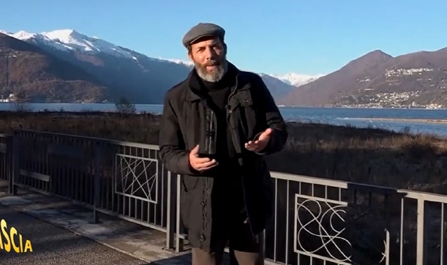 Max Laudadio, inviato di Striscia la Notizia, a Germignaga