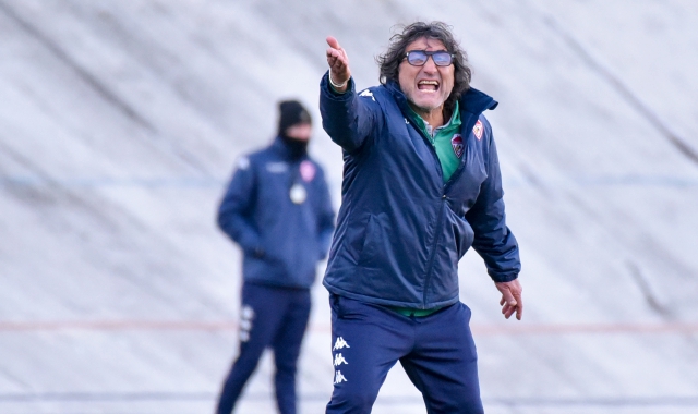 L’allenatore del Varese, Luciano De Paola