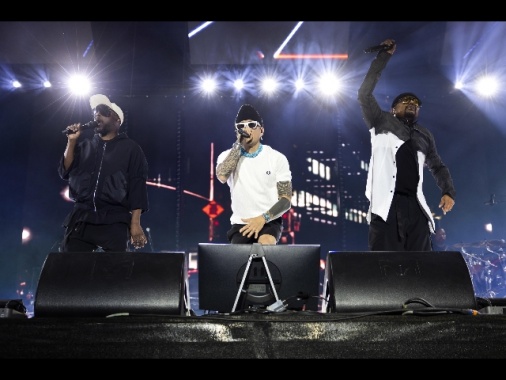 Amadeus, i Black Eyed Peas superospiti a Sanremo