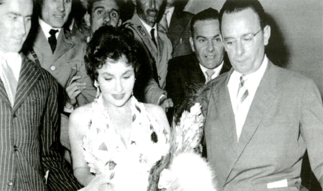 Gina Lollobrigida a Varese, nel ‘54, accolta con 5.000 garofani rosa