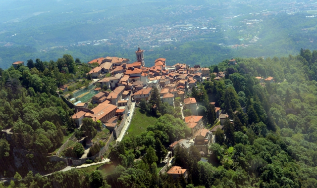 Varese, Sgarbi: «Allungare il Sacro Monte»