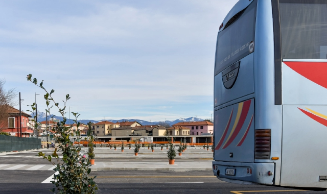 Varese, bus in piazzale Kennedy