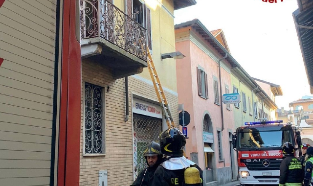 I vigili del fuoco questa mattina a Vedano Olona (foto vigili del fuoco)