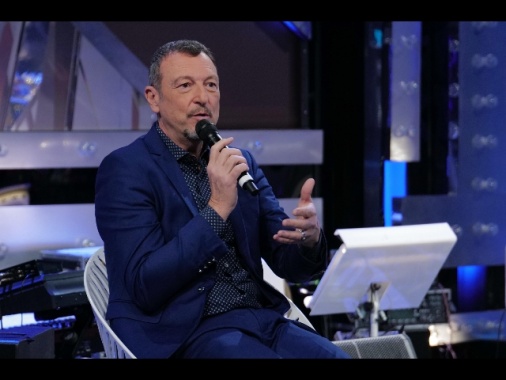 Sanremo, Amadeus e Morandi annunciano i duetti da Fiorello