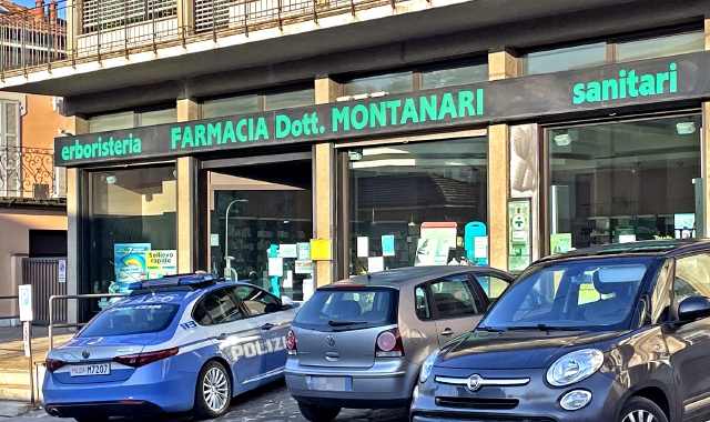 L’intervento della Polizia alla farmacia di Valle Olona (foto Blitz)