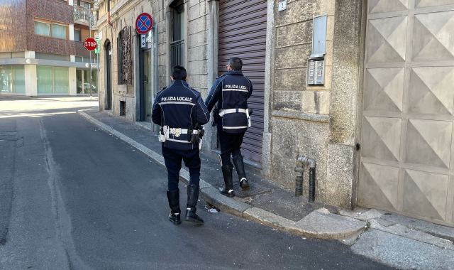 Un vigile è stato aggredito questa mattina a Busto Arsizio (foto Blitz)