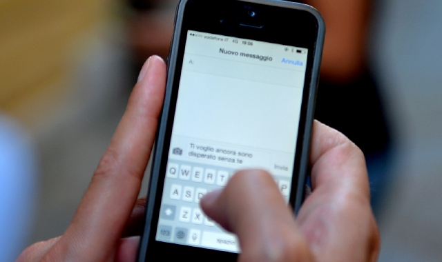La donna sarebbe stata tempestata di messaggi dall’ex marito